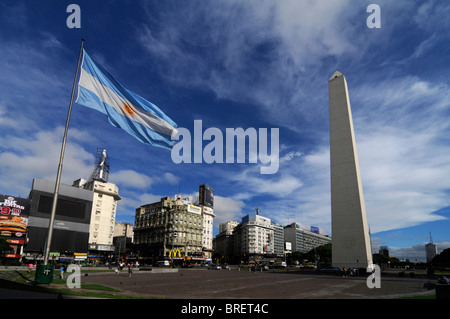 Il Gigante obelisco di Plaza de la republica (piazza della repubblica) nel centro di Buenos Aires, Argentina. Foto Stock