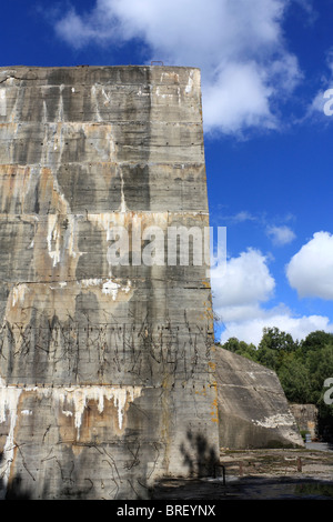 Il Blockhaus a Eperlecques, un gigante di calcestruzzo bunker, è la V2 lancio del sito situato in la Foret d'Eperlecques Nord Francia. Foto Stock