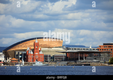 La Baia di Cardiff Galles del Sud, Regno Unito. Vista su tutta la baia di Pierhead, Millennium Centre e Welsh Assembly Government edifici Foto Stock