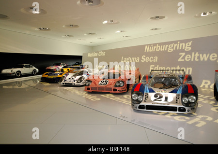 21 Porsche 917 LH Coupe, 23 Porsche 917/20 Coupe, 22 Porsche 917 KH Coupe, nuovo Porsche Museum di Stoccarda, Baden-Wuerttemberg Foto Stock