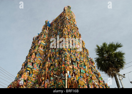 Gopuram (torre) al Sri Meenakshi (tempio indù) a Madurai ; Tamil Nadu ; India Foto Stock