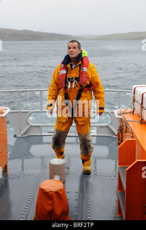 Regno Unito più settentrionali RNLI scialuppa di salvataggio equipaggio basato in " La fede Shetland Scozia in esercizio Foto Stock