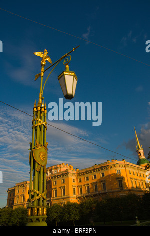 Lampione di fronte Palazzo Mikhailovsky central st Pietroburgo Russia Europa Foto Stock