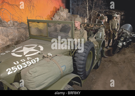 Una DODGE WC56 Command auto, è stato costruito per l'uso come una macchina di collegamento, ma non molto apprezzato dagli ufficiali che hanno preferito la Jeep. Tuttavia, è stato costruito in modo abbastanza solido e affidabile ed è stato utilizzato in tutti i conflitti. Poteva trasportare cinque persone ed era utilizzato principalmente dai funzionari del personale. La sua velocità ha raggiunto 87 km/h per un consumo di gas di trenta litri su cento km. Veicolo in ottime condizioni. Il motore è in funzione, ma deve essere rivisto. Le targhette del costruttore sono mancanti sul cruscotto del sedile di guida. Non può essere classificato come lavoro, poiché non è stata effettuata alcuna prova su strada, Foto Stock