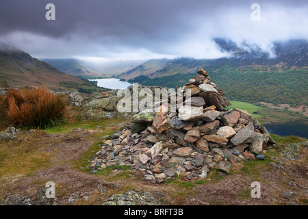 Cielo tempestoso oltre Buttermere dalla banca bassa, Lake District inglese Foto Stock