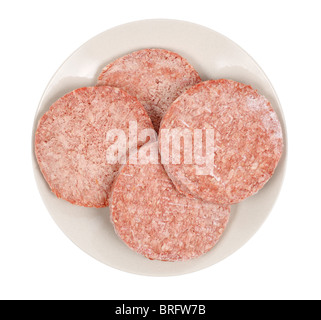 Congelati carne hamburger sulla piastra isolata su bianco Foto Stock