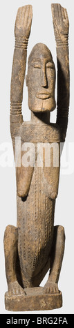 Una figura di Dogon, Mali, circa 1900. Legno con patina leggera e irregolare. Figura femminile squadrante con ampie aree coperte di cicatrici tribali. Bracci sollevati. Su una base rotonda in legno. Incrinature e tracce di invecchiamento. Altezza 85 cm. Storico, storico, popolo, 1900, XX secolo, XIX secolo, belle arti, arte, tribù, tribù, tribali, africani, africani, etnici, etnici, etnici, esotici, wodden, sculture, figure, personaggi, oggetti, fermi, clipping, ritagliati, ritagliati, ritagliati, ritagliati, schiarimenti, non disponibili-ulteriori diritti Foto Stock