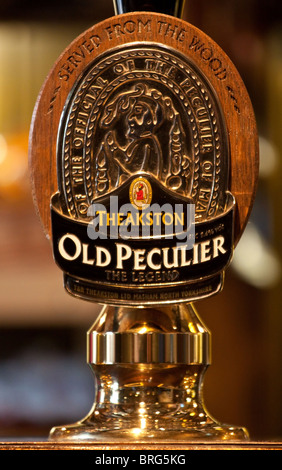 Theakston Old Peculier Bar pompa Foto Stock