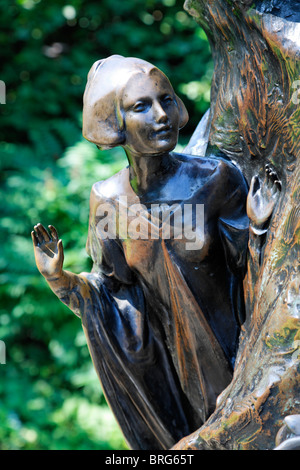 Dettaglio del Peter Pan statua da Sir George Frampton, i giardini di Kensington, London, Regno Unito Foto Stock