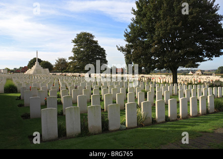 Hooge cratere cimitero dei soldati del Commonwealth uccisi in WW1. (Ypres) Ieper West-Vlaanderen Belgio. Foto Stock