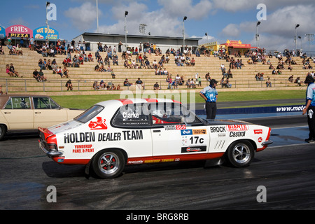 Australian Holden Torana XU1 GTR race car la preparazione alla gara sul drag strip Foto Stock