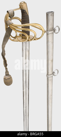 Una spada modello 1885 per ufficiali, della massiccia lama monorotata dei cuirassiers bavaresi con fullers su entrambi i lati, segnata 'Amberg' sul ricasso. Un raro hilt di fiocco di ottone con tre cosiddette 'zampe di gatto' sull'oblò e due sul retro, unite sulla superficie superiore da una protezione laterale associata. Lilt di cuoio con avvolgimento del filo, la scabbard di ferro con due anelli mobili su bande di trasporto. La protezione e la scabbard sono stampigliate con '299' corrispondente. Lunghezza 112 cm. Una spada di cavalleria molto rara.,storica,storica,XIX secolo,Baviera,Bavarese,Ger,diritti aggiuntivi-clearences-non disponibile Foto Stock