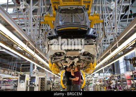 Rolls Royce factory di Goodwood, West Sussex Regno Unito linea per la produzione di Rolls Royce Phantom e auto fantasma. Foto Stock