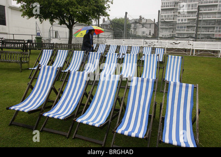 La pioggia smette di giocare a Hove County Cricket Ground. Foto di James Boardman. Foto Stock