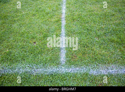 Linee di confine sul campo sportivo Foto Stock