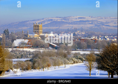 Tewkesbury Abbey nella neve preso dal Tewkesbury Park Hotel il 6 gennaio 2010 Foto Stock