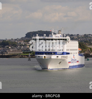 MV Armorique un roro Brittany Ferries company traghetto in entrata a Plymouth ferry terminal visto qui sul Plymouth Sound Devon England Foto Stock