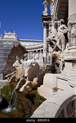 Statua centrale presso il palazzo di Longchamp, Marsiglia Foto Stock