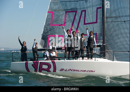 Luca lalli e l'equipaggio di b-lin sailing, pochi minuti dopo la vittoria del 2010 Melges 32 il campionato mondiale di san francisco Foto Stock