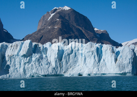 La Groenlandia, costa sudorientale, Skjoldungen fiordo. Thryms ghiacciaio. Foto Stock