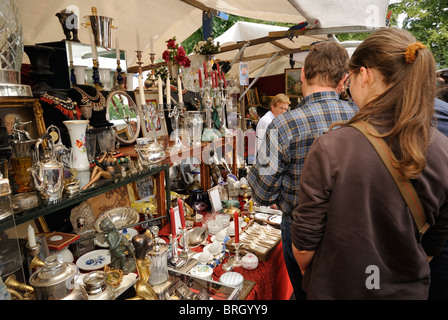 Mercato delle pulci, Strasse des 17. Juni, 17 giugno Street, famosa e il mercato delle pulci tradizionale, Charlottenburg di Berlino, Germania, Europa Foto Stock