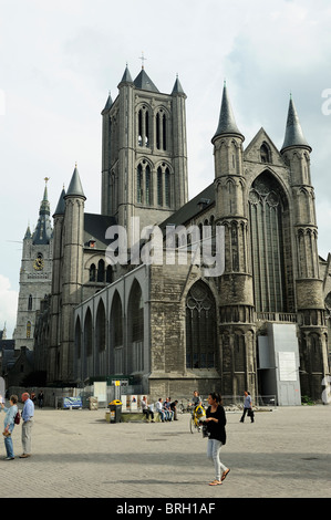 Torrette gotico di Sint Niklaaskerk (la chiesa di San Nicola) nel centro storico della città di Gand in Belgio Foto Stock