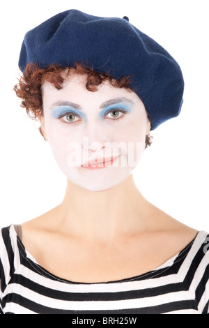 Ritratto di triste clown donna che indossa blue beret isolato su bianco Foto Stock