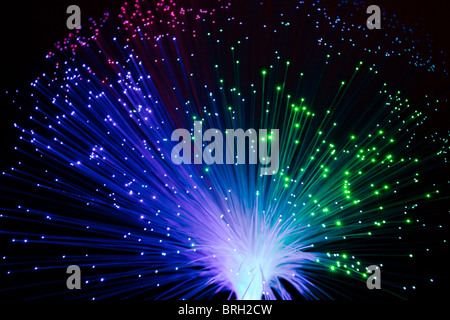 In fibra ottica della luce della lampada su sfondo scuro - Abstract  illuminazione per interni per lo sfondo del desktop non è Altered  digitalmente Foto stock - Alamy