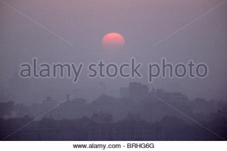 Il sole sorge su Wuhan, capitale della provincia di Hubei in Cina centrale. Foto Stock