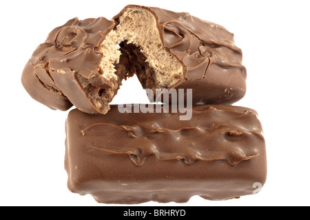 Due Cadbury double decker duo barrette di cioccolato uno diviso in due metà Foto Stock