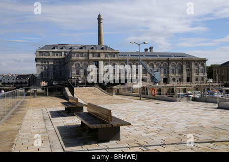 Il Royal William Yard Plymouth ex navale cantiere di approvvigionamento e ora un importante sviluppo di case appartamenti ristoranti Foto Stock