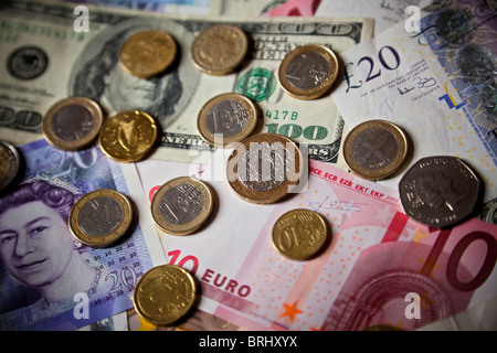 Sterlina, il dollaro e le banconote e monete in euro Foto Stock
