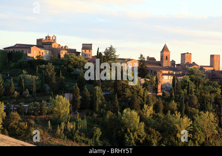 Certaldo Alto, un secolo XII città medievale, al tramonto. Foto Stock