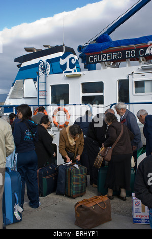 Da Pico a Faial attracco dei traghetti a Horta, Faial, Azzorre, Portogallo. Foto Stock