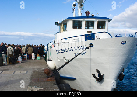 Da Pico a Faial attracco dei traghetti a Horta, Faial, Azzorre, Portogallo. Foto Stock