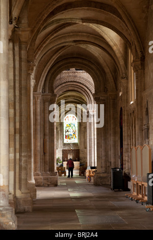 Un corridoio laterale a Romsey abbey, chiesa parrocchiale di Santa Maria e San Ethelflaeda Foto Stock