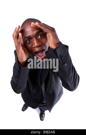 Imprenditore africano urla di paura e di una faccia strana espressione (isolato su bianco) Foto Stock