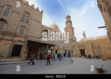 Madrasah complesso mausoleo e moschea, Al-Muizz Street, de Il Cairo Islamico, l'Egitto, in Arabia, in Africa Foto Stock