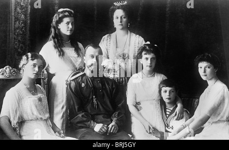 Foto ritratto c1914 dello zar Nicola II di Russia e la sua famiglia - tutti uccisi nel Luglio 1918 dopo la rivoluzione russa. Foto Stock