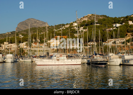 Barche nel porto, Javea / Xabia, Provincia de Alicante, Comunidad Valenciana, Spagna Foto Stock