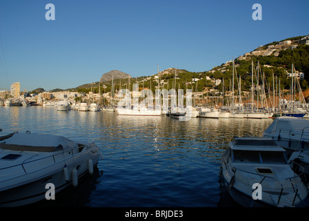 Barche nel porto, Javea / Xabia, Provincia de Alicante, Comunidad Valenciana, Spagna Foto Stock