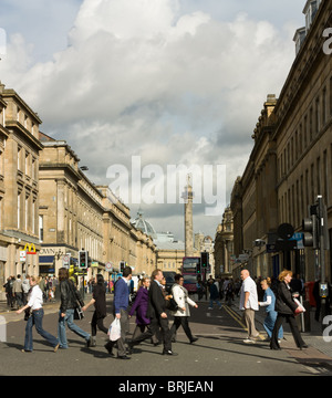 Vista di Grainger Street nel centro cittadino di Newcastle, Inghilterra del nord est. Foto Stock