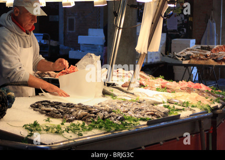 Rialto Mercato del pesce, Venezia, Italia Foto Stock