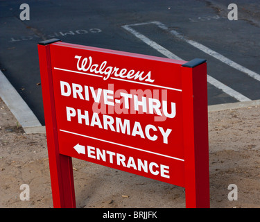 Un Walgreens drive thru segno farmacia Foto Stock