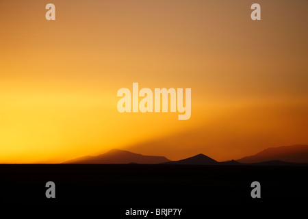 Il tramonto del Salar de Uyini, Bolivia Foto Stock