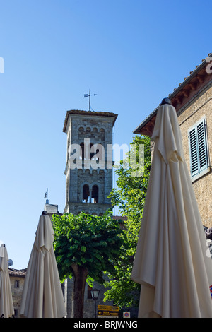 La torre campanaria (il campanile della chiesa di San Salvatore a Castellina in Chianti Foto Stock