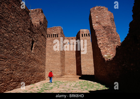 Rovine della missione spagnola chiesa e Pueblo a Quarai Pueblo Salinas Pueblo Missions National Monument Mountainair New Mexico Foto Stock