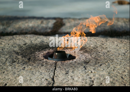 La fiamma eterna presso la tomba del Presidente John F. Kennedy in Al Cimitero Nazionale di Arlington, Arlington VA Foto Stock