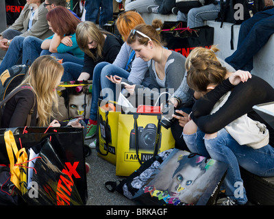 - Colonia Photokina e Köln Messe fiera halls - Studenti stranieri Foto Stock