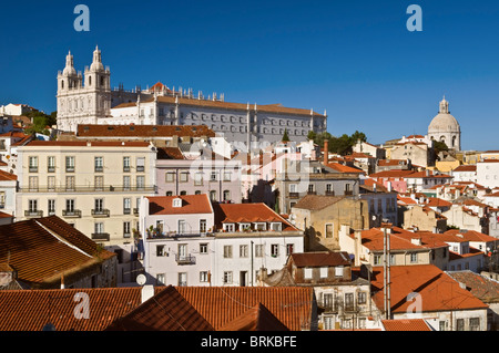 Vista su Alfama a Sao Vicente de Fora e Chiesa di Santa Engracia Chiesa Lisbona Portogallo Foto Stock